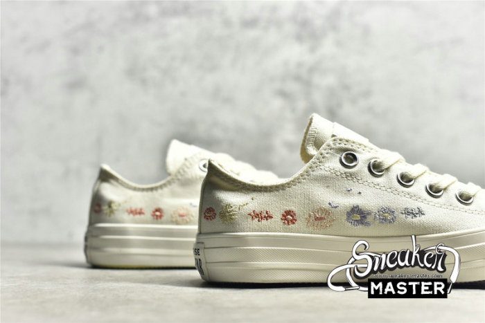 CONVERSE CHUCK TAYLOR ALL-STAR LOW EMBROIDERED FLORAL EGRET/MULTI/BLACK A01595C