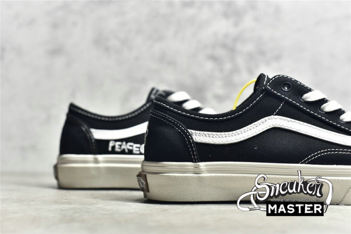 VANS OLD SCHOOL SHOES BLACK/BLACK/WHITE VNOA54F41KP