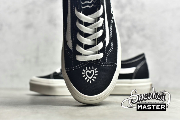 VANS OLD SCHOOL SHOES BLACK/BLACK/WHITE VNOA54F41KP