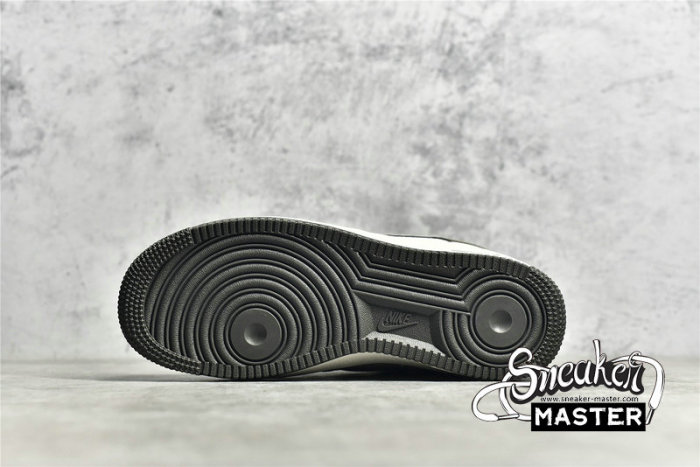 NIKE AIR FORCE 1 07 LOW DARK GREY/DARK GREY/WHITE TU6995-396