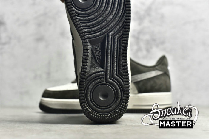 NIKE AIR FORCE 1 07 LOW DARK GREY/DARK GREY/WHITE TU6995-396