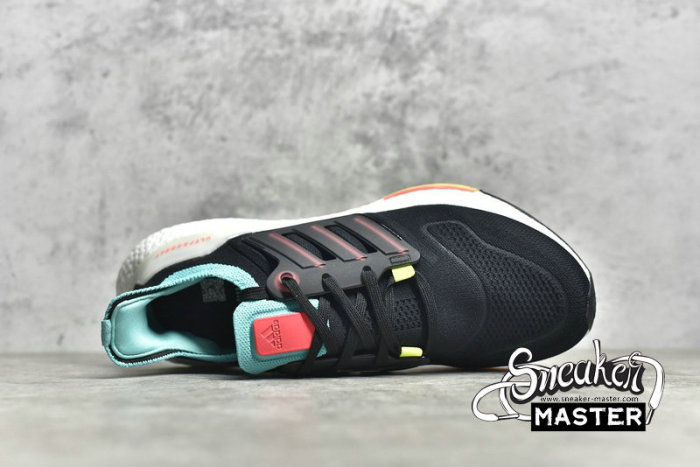 ADIDAS ULTRABOOST 22 SHOES CORE BLACK/TURBO/MINT RUSH GX5497