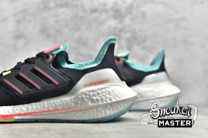 ADIDAS ULTRABOOST 22 SHOES CORE BLACK/TURBO/MINT RUSH GX5497
