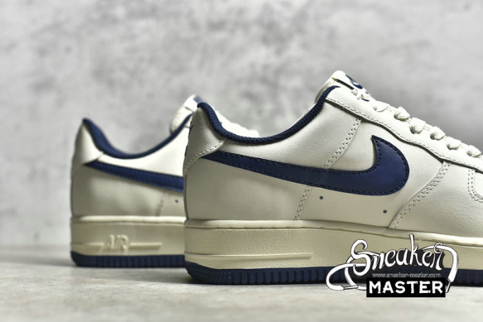 NIKE AIR FORCE 1 LOW MILK WHITE/MILK WHITE/NAVY BLUE AQ3778-400