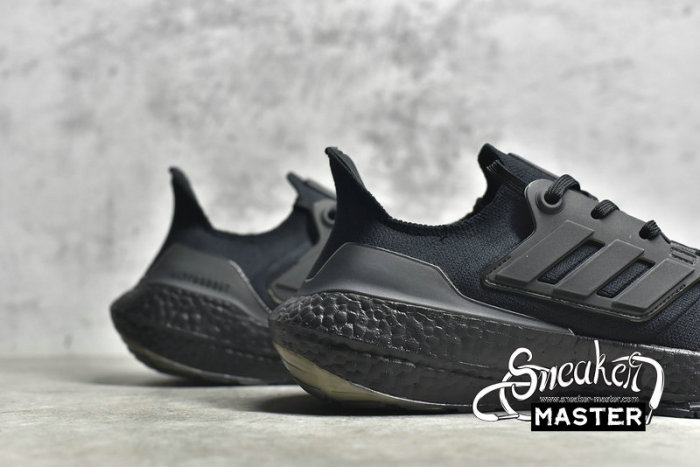 ADIDAS ULTRABOOST 22 CORE BLACK/CORE BLACK/CORE BLACK GZ0127