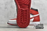 NIKE AIR JORDAN 1 RETRO HIGH OG HERITAGE WHITE/UNIVERSITY RED/BLACK 555088-161