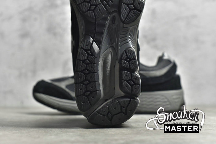 NEW BALANCE 2002R RUNNING SHOES BLACK/DARK GREY/BLACK M2002RR1