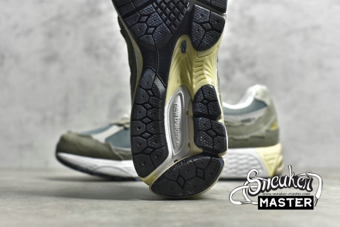 NEW BALANCE 2002R PROTECTION PACK MIRAGE GREY/MIRAGE GREY/MIRAGE GREY M2002RDD
