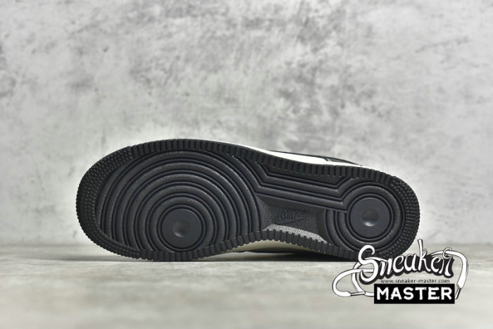 NIKE AIR FORCE 1 LOW BLACK/BLACK/WHITE MN5696-896