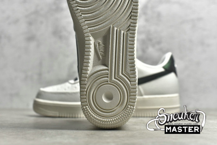 NIKE AIR FORCE 1 07 LOW CHAMELEON BLACK/BLACK/WHITE 315122-104