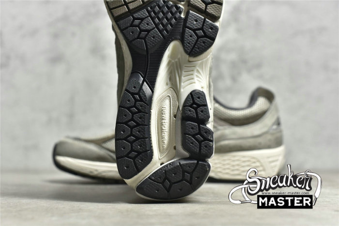 NEW BALANCE 2002R RUNNING SHOES WARM ALPACA/LIGHT CHALKBOARD M2002RAW
