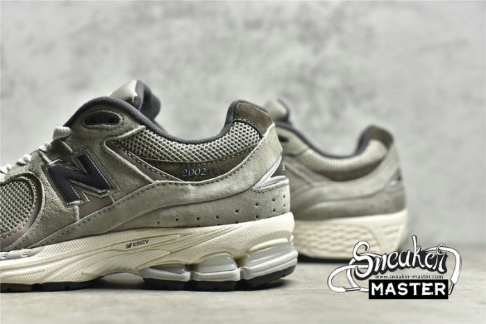 NEW BALANCE 2002R RUNNING SHOES WARM ALPACA/LIGHT CHALKBOARD M2002RAW