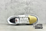 NIKE SB DUNK LOW SE WHITE/METALLIC GOLD/METALLIC SILVER DH4403-700