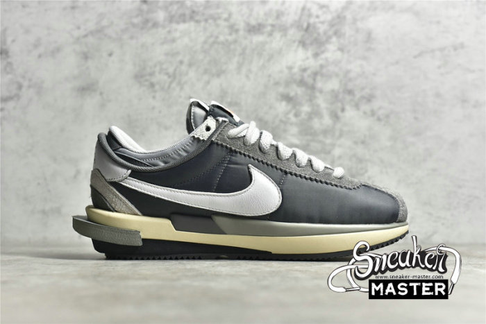 NIKE ZOOM CORTEZ 4.0 SP OG ROYAL FUCHSIA X SACAI NAVY/SORT DQ0581-001