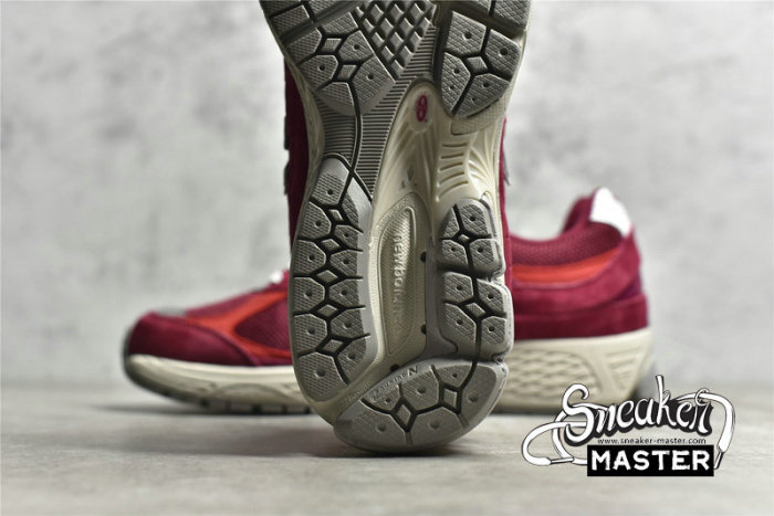 NEW BALANCE 2002R SUEDE PACK GARNET/DEEP EARTH RED M2002RHA