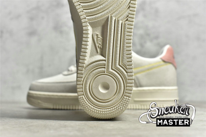 NIKE AIR FORCE 1 LOW 07 PEACE WHITE/SAIL/BLEACHED CORAL/SOLAR FLARE DQ7656-100