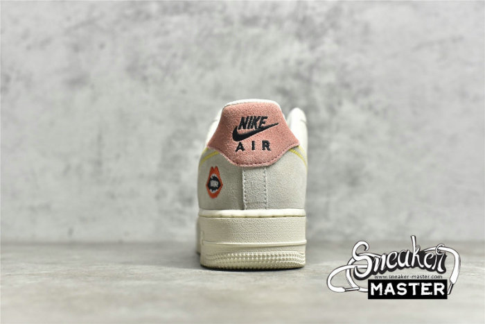 NIKE AIR FORCE 1 LOW 07 PEACE WHITE/SAIL/BLEACHED CORAL/SOLAR FLARE DQ7656-100