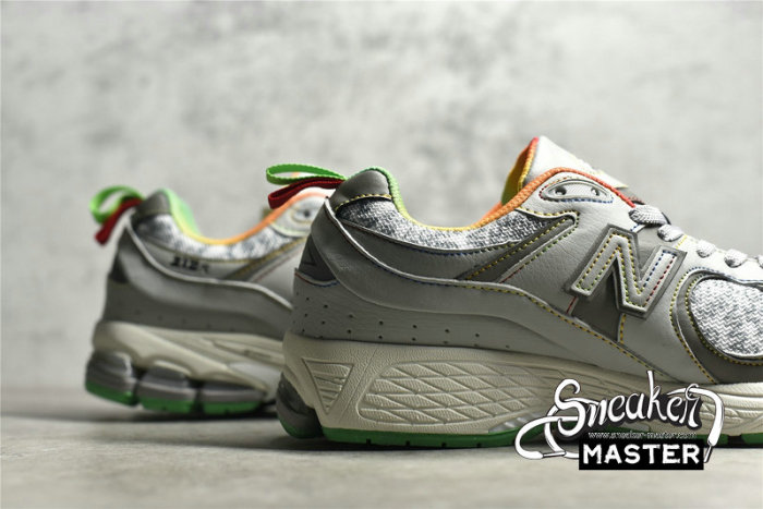 NEW BALANCE GANNI X 2002R RUNNING SHOES RAIN CLOUD/ISLAND GREEN M2002RGD