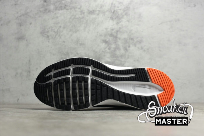 NIKE QUEST 4 BLACK/MIDNIGHT NAVY/HYPER ROYAL/LIGHT SMOKE GREY DA1105-004