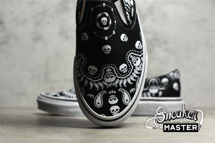 VANS CLASSIC SLIP-ON BANDANA BLACK/BLACK/WHITE VN0A33TBD9S
