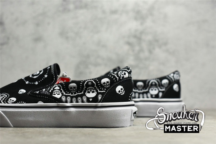 VANS CLASSIC SLIP-ON BANDANA BLACK/BLACK/WHITE VN0A33TBD9S