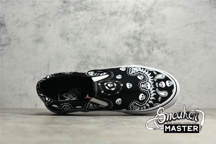 VANS CLASSIC SLIP-ON BANDANA BLACK/BLACK/WHITE VN0A33TBD9S