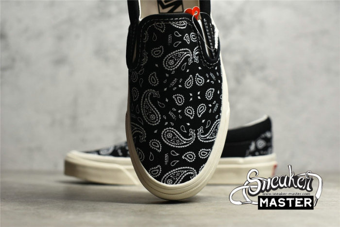 VANS SLIP-ON BLACK/BLACK/BEIGE VN000EYEBPJ