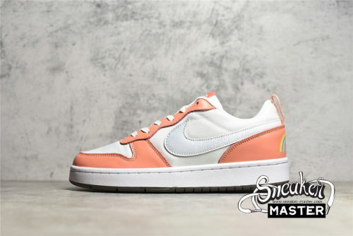 NIKE COURT BOROUGH LOW 2 SE GS WHITE/LIGHT MADDER ROOT/CAVE STONE/AURA DM1216-100