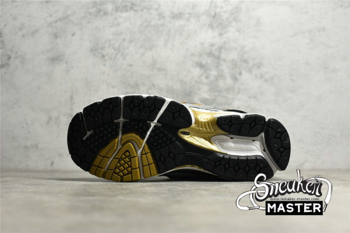 NEW BALANCE 1906R RUNNING SHOES SILVER/GOLD-BLACK M1906RA