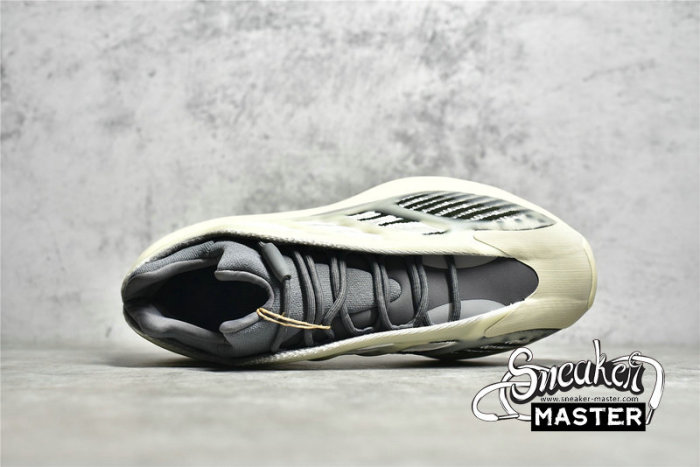 ADIDAS YEEZY 700 V3 FADE SALT/FADE SALT/FADE SALT ID1674