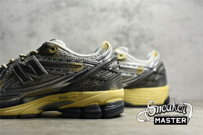NEW BALANCE 1906R RUNNING SHOES X THISISNEVERTHAT GREY/METALLIC SILVER M1906RTI