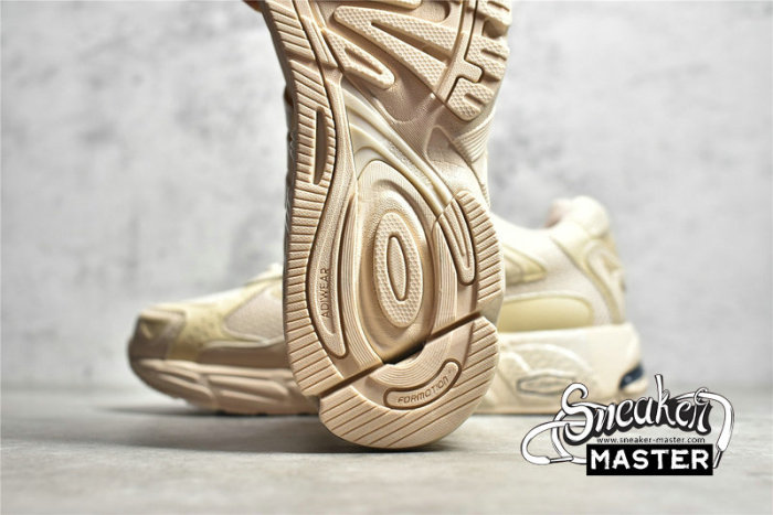ADIDAS RESPONSE CL SHOES BEIGE/BEIGE/BEIGE GX2505