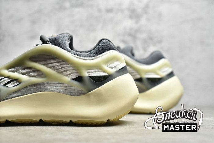 ADIDAS YEEZY 700 V3 FADE SALT/FADE SALT/FADE SALT ID1674