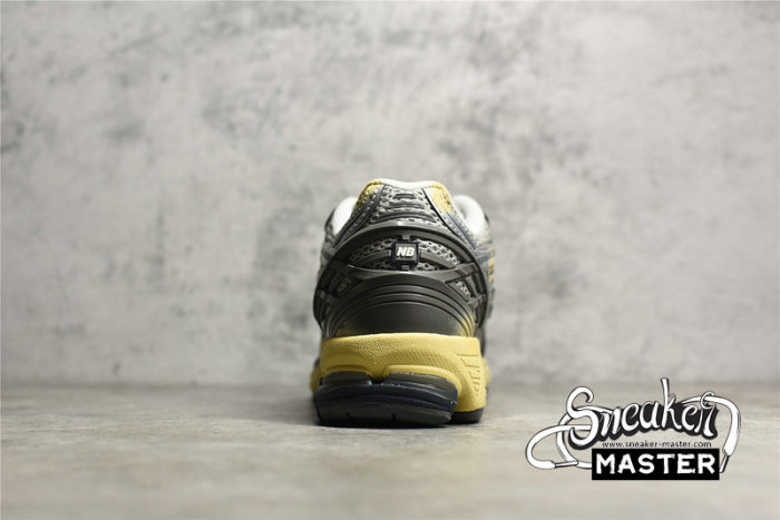 NEW BALANCE 1906R RUNNING SHOES X THISISNEVERTHAT GREY/METALLIC SILVER M1906RTI