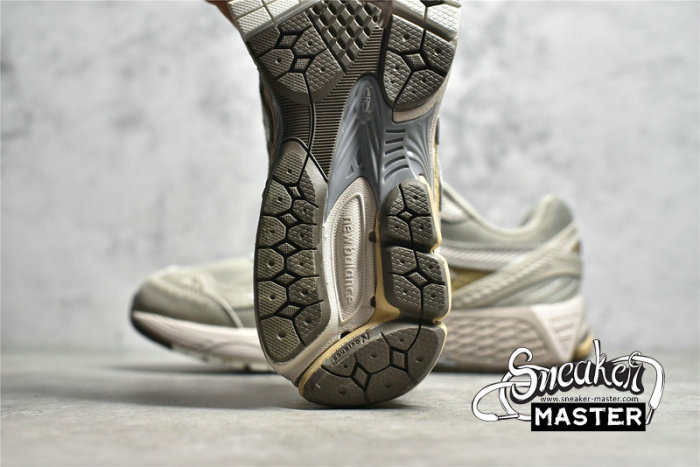 NEW BALANCE 860V2 MARS RUNNING SHOES LIGHT GREY/BEIGE/GOLD ML860KS2