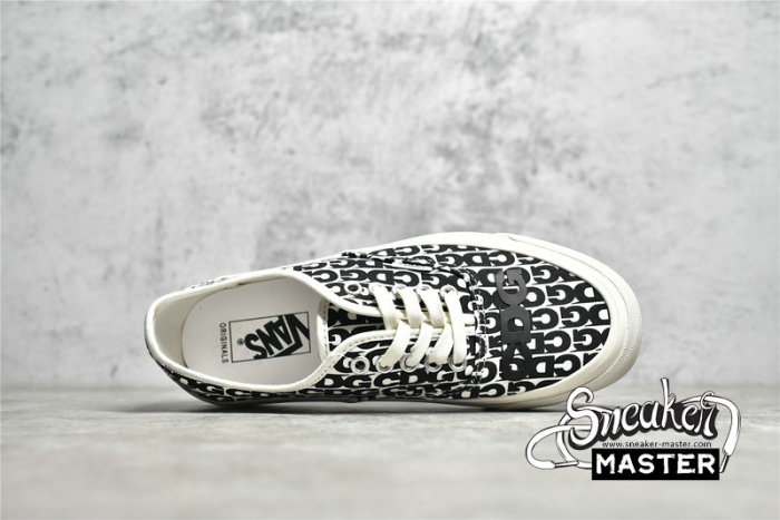 VANS AUTHENTIC CDG LOGO X COMME DES GARCONS BLACK/WHITE/BLACK VN0A4BV9SHM