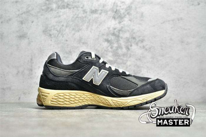 NEW BALANCE 2002R RUNNING SHOES BLACK/GREY/BEIGE M2002RHO