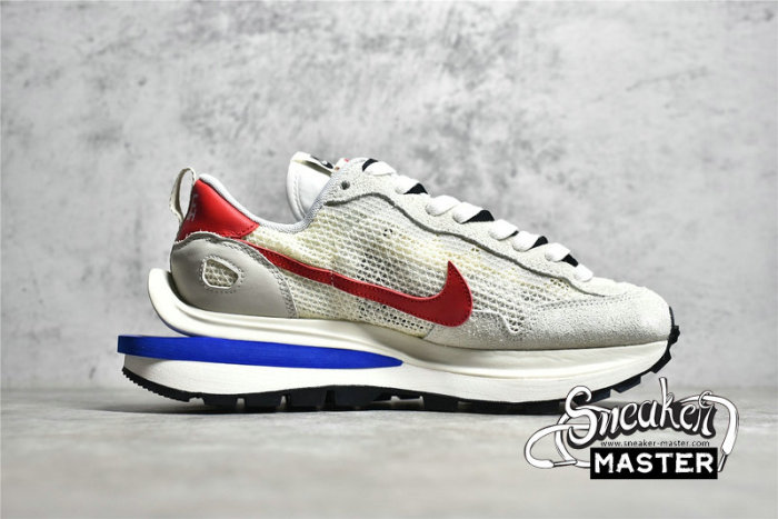 NIKE SACAI X VAPORWAFFLE SAIL/LIGHT BONE/GAME ROYAL/SPORT FUCHSIA CV1363-100