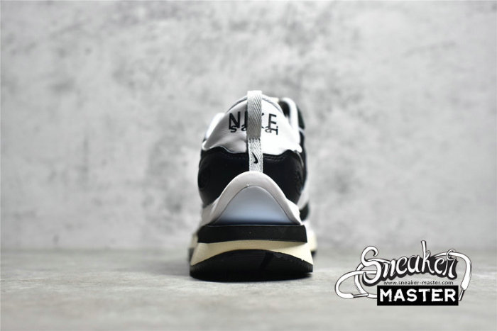 NIKE SACAI X VAPORWAFFLE BLACK/SUMMIT WHITE/PURE PLATINUM CV1363-001