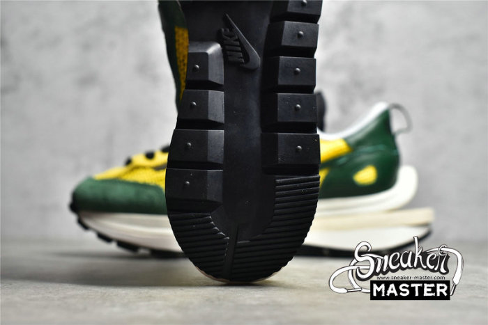NIKE SACAI X VAPORWAFFLE TOUR YELLOW/STADIUM GREEN/SAIL CV1363-700