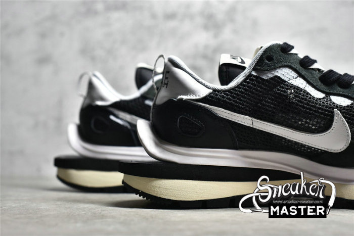 NIKE SACAI X VAPORWAFFLE BLACK/SUMMIT WHITE/PURE PLATINUM CV1363-001