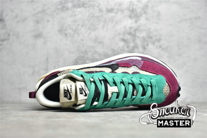NIKE SACAI X VAPORWAFFLE SP STRING/BLACK/VILLAIN RED/NEPTUNE GREEN DD3035-200