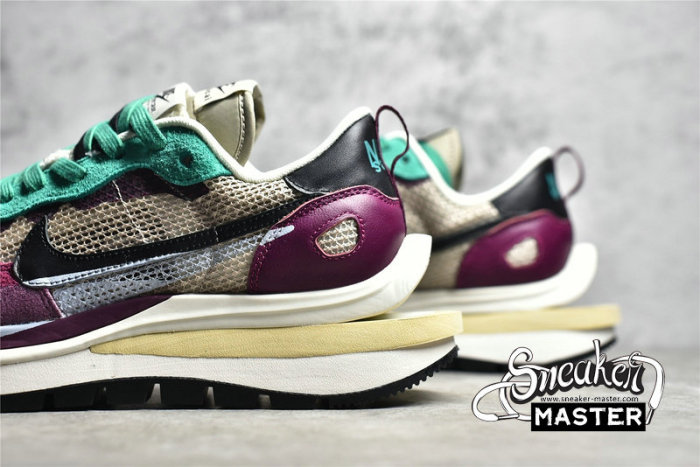 NIKE SACAI X VAPORWAFFLE SP STRING/BLACK/VILLAIN RED/NEPTUNE GREEN DD3035-200