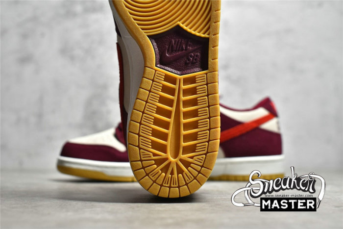 NIKE DUNK LOW SB X SKATE LIKE A GIRL SUMMIT WHITE/BARELY ROSE/UNIVERSITY RED/COCONUT MILK DX4589-600
