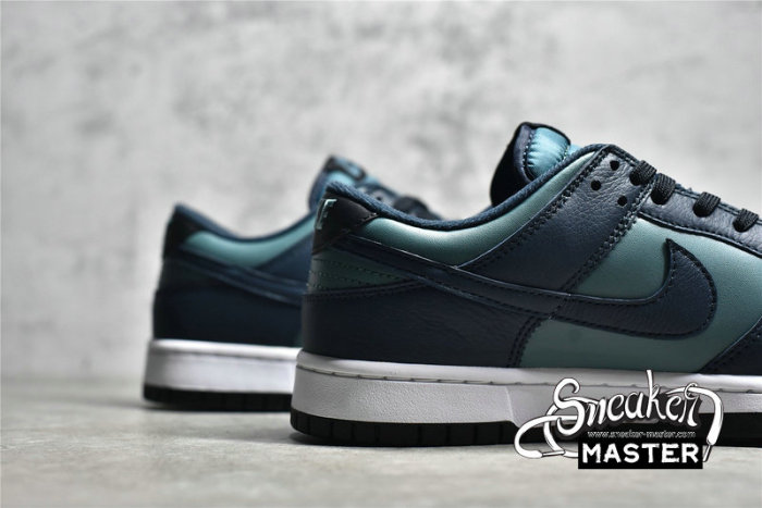 NIKE SB DUNK LOW ARMRY NAVY/BLACK/WHITE DR9705-300