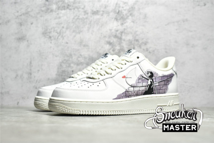 NIKE AIR FORCE 1 07 LOW PARIS VALENTINE OFF WHITE/BLACK/WHITE LZ5988-505