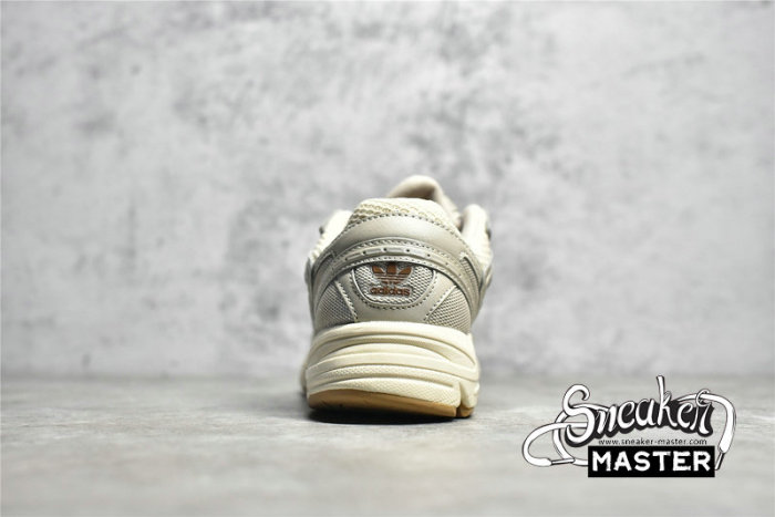 ADIDAS ASTIR SHOES WONDER WHITE/WONDER WHITE/GUM GV9200