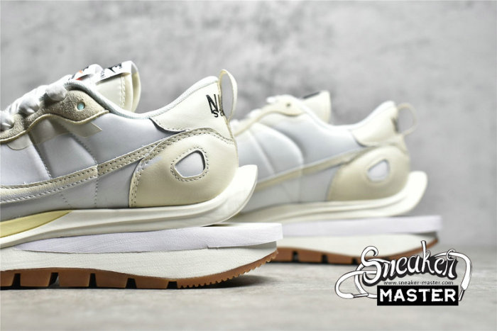 NIKE SACAI X VAPORWAFFLE SAIL WHITE/WHITE/GUM DD1875-100