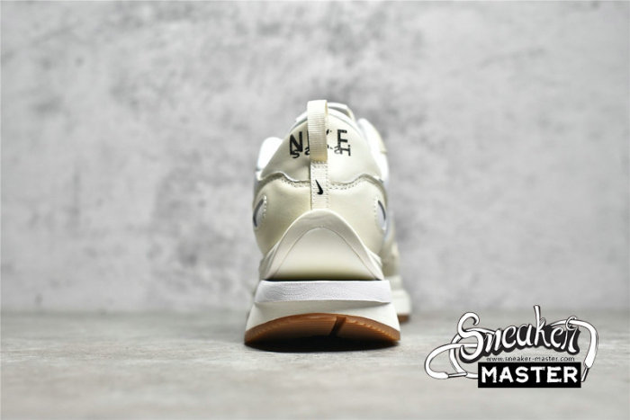 NIKE SACAI X VAPORWAFFLE SAIL WHITE/WHITE/GUM DD1875-100