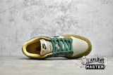 NIKE SB DUNK LOW GOLDEN MOSS CACAO WOW/OFF NOIR/GORGE GREEN DX2654-200